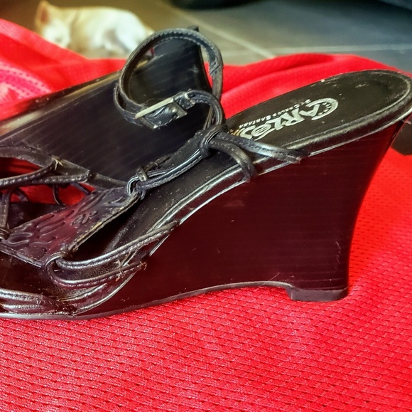 Womens Shoes - Picture 2 of 4